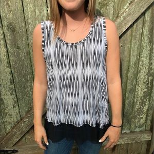 black/white Jennifer Lopez sleeveless blouse